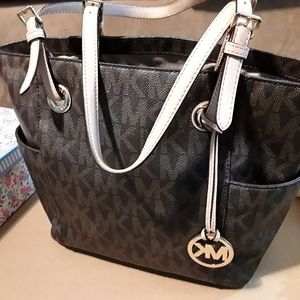 Michael Kors Tote Bag with side pockets